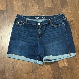 a.n.a Womens Mid-Rise Denim Shorts -Size 22w